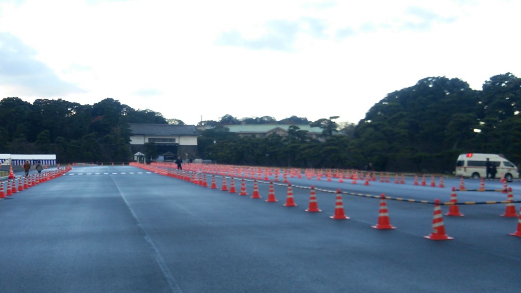 混雑前の皇居坂下門前