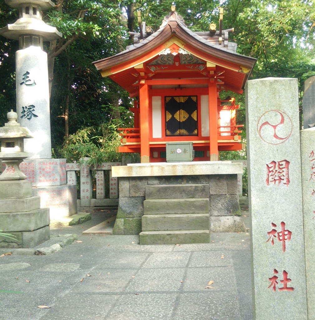 『関神社』